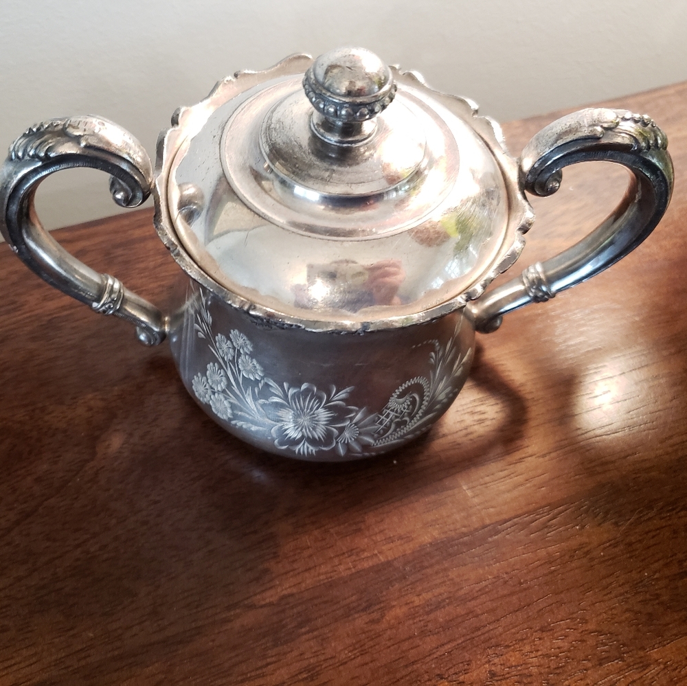 Vintage Floral Engraved 4 Piece Set - Picture 14 of 16